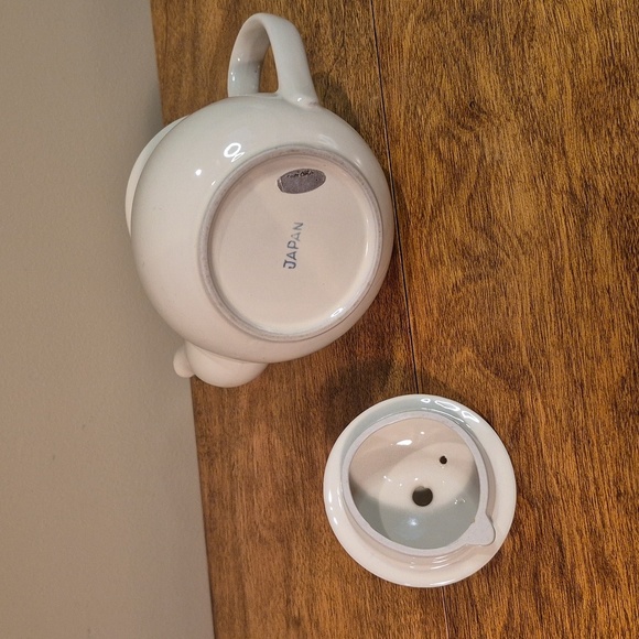 VINTAGE White Ceramic Teapot - Picture 7 of 13